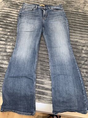 Shyanne Women's Wide Leg Jeans - Medium Blue Wash